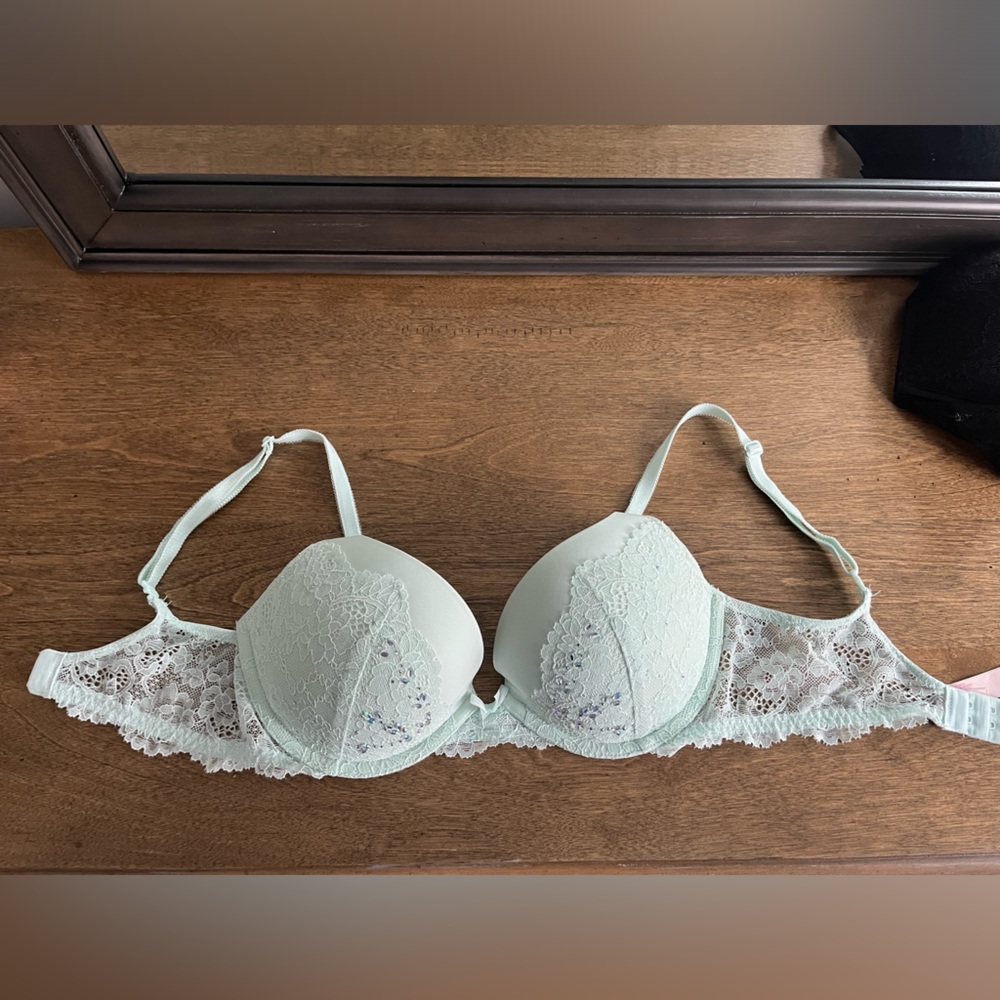 Victorias Secret Dream Angels Push up Bra size 32D